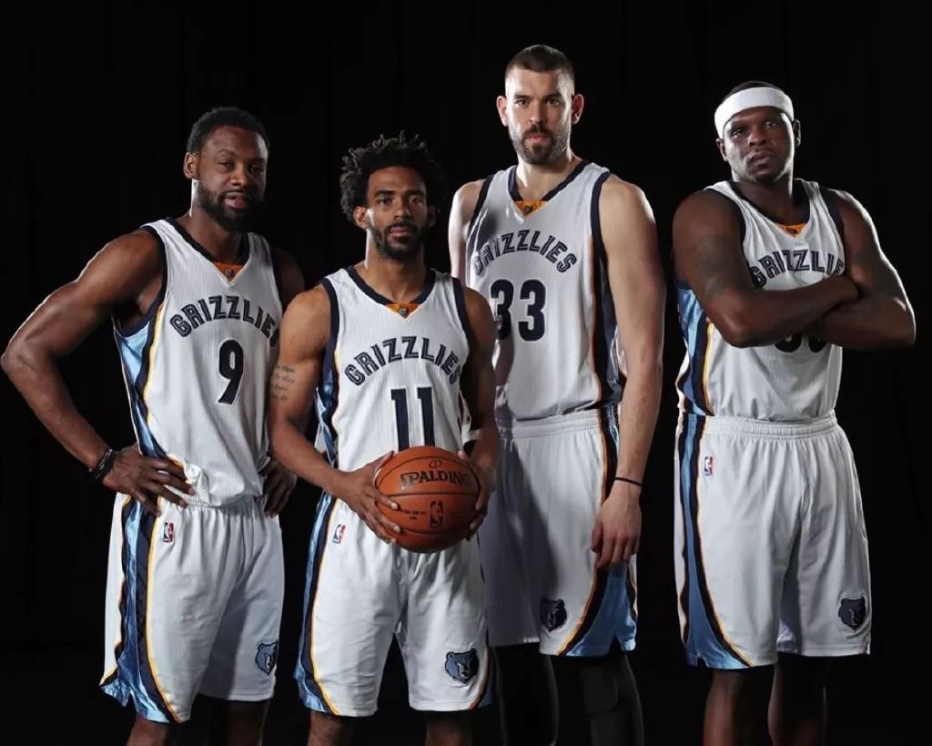 这位中场的 这位中场的